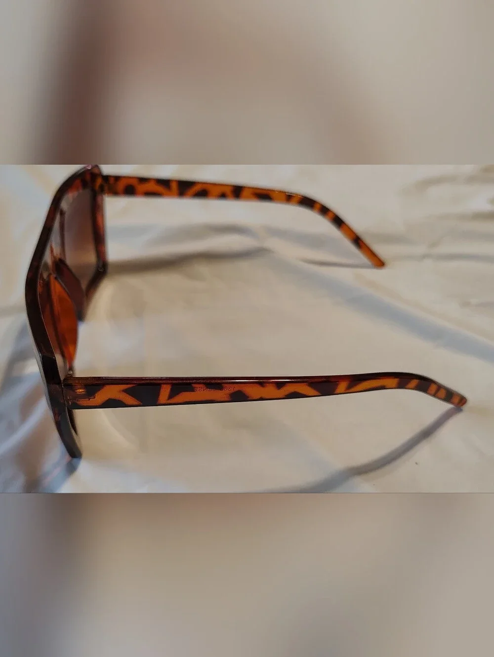 Quay Australia Tortoiseshell Orange & Brown 1366 Lense Cat 3 Sunglasses